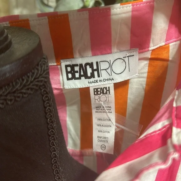 Brand new never worn BEACH riot top - Picture 3 of 3